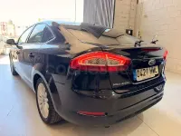 Usado Ford Mondeo Limited 140 CV (102 kW) 2014 Negro Berlina