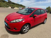 Usado Ford Fiesta Trend 82 CV (60 kW) 2011 Rojo Utilitario