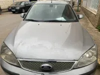 Usado Ford Mondeo Ghia 130 CV (95 kW) 2006 Gris Berlina