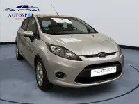 Usado Ford Fiesta Trend 82 CV (60 kW) 2010 Gris / plata Berlina