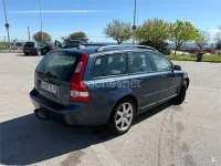 Begagnad Volvo V50 Momentum 136 HK (100 kW) 2005 Blå Kombi