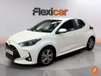Usado Toyota Yaris Active 116 CV (85 kW) 2025 Blanco Utilitario