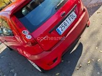 Usado Ford Fiesta Sport 90 CV (66 kW) 2006 Rojo Utilitario