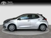 Usado Toyota Yaris Hybrid Active 116 CV (85 kW) 2022 Gris Utilitario