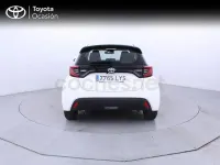 Usado Toyota Yaris Hybrid Active 116 CV (85 kW) 2022 Blanco Berlina
