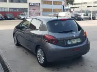 Usado Peugeot 208 Active 82 CV (60 kW) 2018 Gris / plata Utilitario