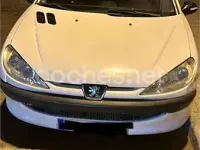 Usado Peugeot 206 70 CV (51 kW) 2005 Blanco Berlina