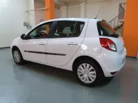 Usado Renault Clio II Authentique 70 CV (51 kW) 2010 Blanco Berlina