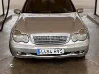 Usado Mercedes C220 Elegance 143 CV (105 kW) 2002 Gris / plata Berlina