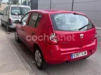 Usado Dacia Sandero Ambiance 75 CV (55 kW) 2008 Rojo Utilitario