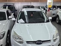 Usado Ford Focus Trend 101 CV (74 kW) 2012 Blanco Berlina