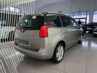 Usado Peugeot 5008 Style 120 CV (88 kW) 2017 Beige Monovolumen
