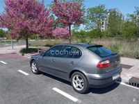 Usado Seat Leon Sport 105 CV (77 kW) 2003 Gris / plata Utilitario