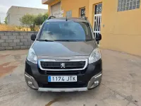 Usado Peugeot Partner Tepee Outdoor 100 CV (73 kW) 2016 Gris / plata Monovolumen