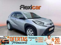 Usado Toyota Aygo Live 68 CV (50 kW) 2023 Gris Utilitario