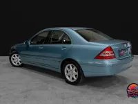 Usado Mercedes C240 Elegance 170 CV (125 kW) 2003 Azul Berlina