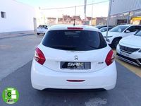Usado Peugeot 208 Style 82 CV (60 kW) 2014 Blanco Utilitario