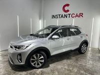 Usado Kia Stonic 100 CV (73 kW) 2022 Gris / plata SUV
