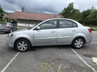 Usado Kia Rio 94 CV (69 kW) 2010 Gris / plata Berlina