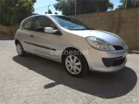 Usado Renault Clio II 75 CV (55 kW) 2007 Gris / plata Berlina