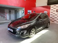 Usado Peugeot 308 SW Active 92 CV (67 kW) 2013 Gris / plata Familiar