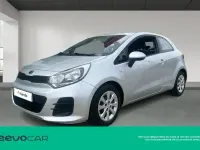 Usado Kia Rio 84 CV (61 kW) 2016 Gris Utilitario