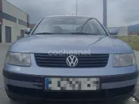 Usado VW Passat Highline 130 CV (95 kW) 1999 Azul Berlina