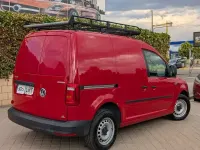 Usado VW Caddy 110 CV (80 kW) 2020 Rojo Monovolumen