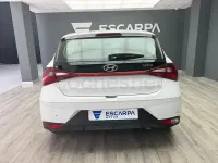 Usado Hyundai i20 100 CV (73 kW) 2021 Blanco Utilitario