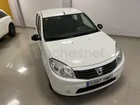 Usado Dacia Sandero Ambiance 75 CV (55 kW) 2012 Blanco Berlina