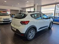 Usado Dacia Sandero Expression 101 CV (74 kW) 2023 Blanco Berlina