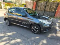 Usado Peugeot 206+ 75 CV (55 kW) 2011 Gris / plata Utilitario