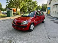 Begagnad Renault Clio II 75 HK (55 kW) 2005 Röd Sedan