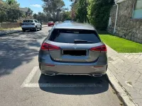 Usado Mercedes A180 109 CV (80 kW) 2019 Gris Utilitario