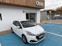Usado Peugeot 208 Allure 120 CV (88 kW) 2015 Blanco Utilitario