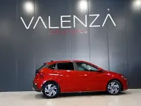 Usado Hyundai i20 78 CV (57 kW) 2024 Rojo Utilitario