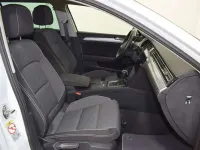 Usado VW Passat Executive 150 CV (110 kW) 2023 Blanco Familiar