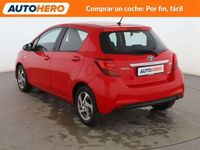 Usado Toyota Yaris Hybrid Active 99 CV (72 kW) 2015 Rojo Utilitario