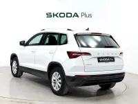 Usado Skoda Karoq Selection 110 CV (80 kW) 2024 Blanco SUV