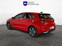 Usado Hyundai i30 101 CV (74 kW) 2025 Rojo Berlina