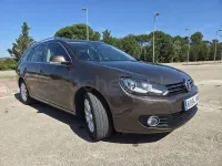 Usado VW Golf VII Advance 105 CV (77 kW) 2013 Marrón Berlina