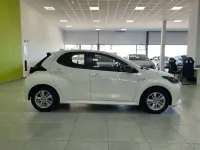 Usado Toyota Yaris Hybrid Business Edition 116 CV (85 kW) 2021 Blanco Utilitario