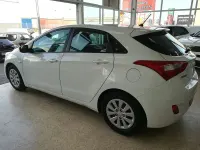 Usado Hyundai i30 100 CV (73 kW) 2016 Blanco Berlina