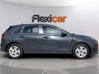 Usado Kia Ceed 136 CV (100 kW) 2023 Azul Utilitario