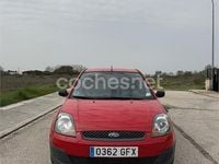 Usado Ford Fiesta Futura 68 CV (50 kW) 2008 Rojo Utilitario