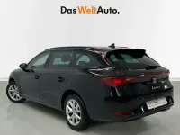 Usado Seat Leon Style 130 CV (95 kW) 2022 Negro Familiar