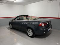 Usado VW Eos 140 CV (102 kW) 2009 Gris / plata Descapotable