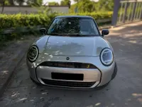Usado Mini Cooper SE 160 kW (218 CV) 2025 Gris Utilitario