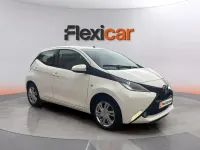 Usado Toyota Aygo X-cite 72 CV (52 kW) 2018 Blanco Utilitario