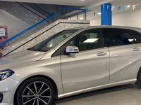 Usado Mercedes B180 109 CV (80 kW) 2018 Plateado Monovolumen